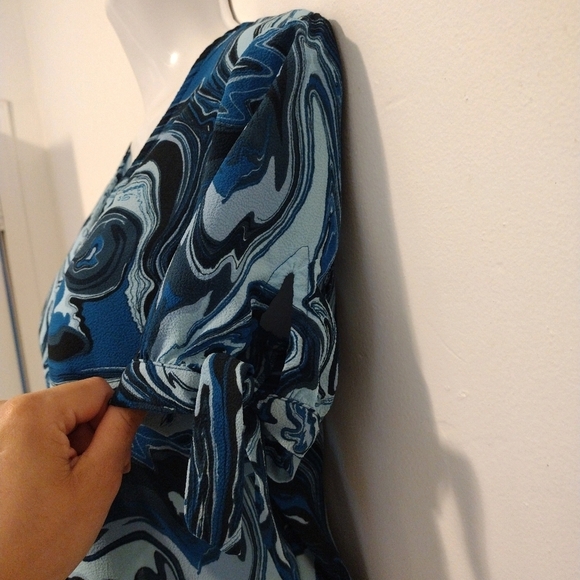 Michael Kors - Blue Oasis Short Sleeve V Neckline Blouse - Picture 9 of 16